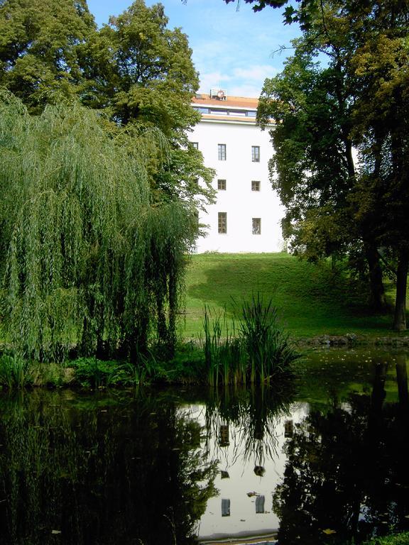 Hotel Zámecká Sýpka Blansko Exterior foto